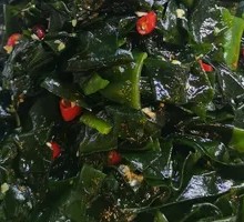 Cold-mixed Undaria seaweed
