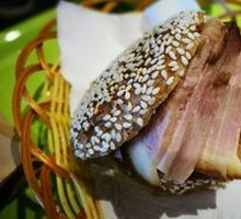 Two-li Meat Bun