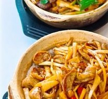 Spicy Bamboo Shoot and Intestine Clay Pot Rice