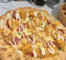 Salted Egg Yolk Flowing Crust Roll