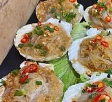 Steamed Scallops with Garlic Noodles