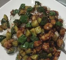 Sauce-Braised Chicken Rice Bowl