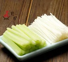Bamboo Shoots with Green Onion Strips