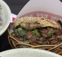 Braised Pork in Flatbread