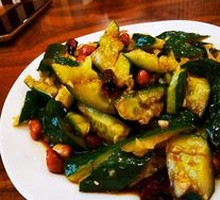Crunchy Peanut and Cucumber Salad