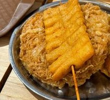 Braised Pig's Feet with Crispy Skin
