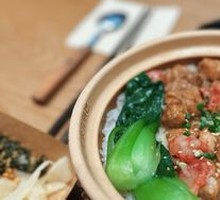 Cured Sausage and Chicken Claypot Rice