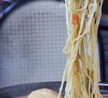 Hong Kong-style Bamboo Pole Noodles