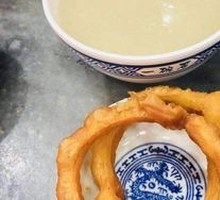Soybean Juice with Crispy Dough Rings