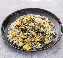 雪菜蛋炒饭