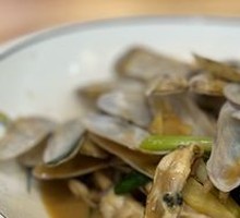 Spicy Stir-Fried Clams