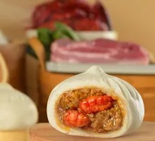 Spicy Lobster Bun