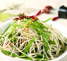 Stir-Fried Leek with Tofu Skin
