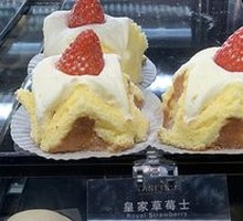 Royal Strawberry Cake