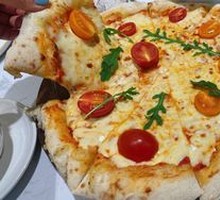 Classic Margherita Pizza
