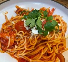 Pan-fried Shrimp with Tomato and Cashew Italian Pasta