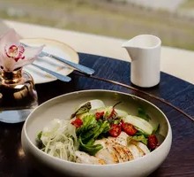 Seasonal Salad with Grilled Chicken Breast