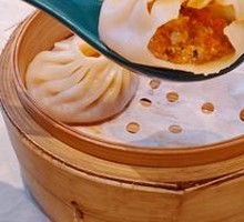 Pork and Crab Roe Soup Buns