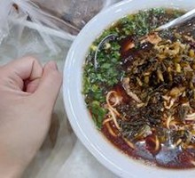 Pickled Cabbage and Pork Noodles