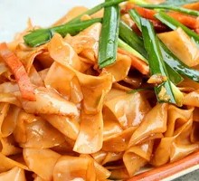 鸭腿炒河粉