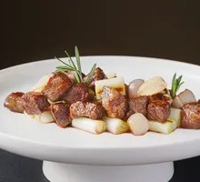 Pan-fried Beef Cubes with Snowflake Texture