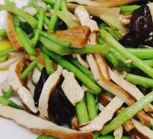 Stir-fried water bamboo with fried tofu