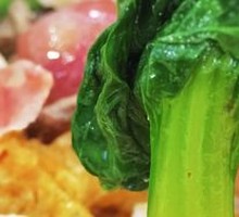 Pig Skin Noodles with Pork and Greens