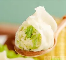 Fresh Pork Dumplings with Chinese Cabbage