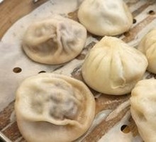 Black Pork Chicken Broth Dumplings