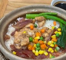 Cured Meat and Chicken Claypot Rice