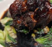 Braised Pig Trotter with Rock Sugar