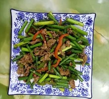 Stir-Fried Beef with Garlic Shoots