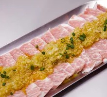 Garlic-Flavored Pork Belly
