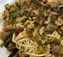 Pickled Cabbage and Pork Noodles