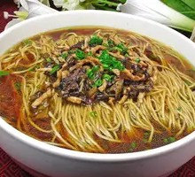 Pickled Cabbage and Pork Noodles