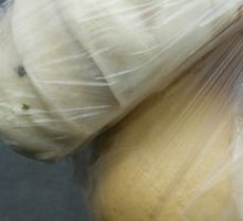 Flower-shaped steamed bun