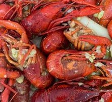 Garlic-Flavored Golden Soup Lobster