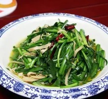 Stir-Fried Leek with Tofu Skin
