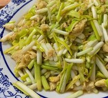 Stir-fried Eggs with Garlic Greens
