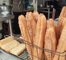 Steamed Rice Wrapped in Fried Dough