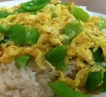 Green Pepper and Egg Rice Bowl