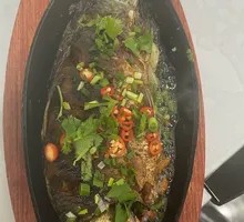 Sautéed Crucian Carp on Iron Plate