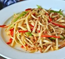 Bamboo shoot stir-fried with pork strips