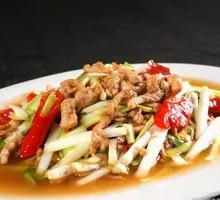 Stir-Fried Pork Shreds with Leek Greens