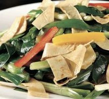 Stir-fried Leek with Tofu Skin Over Rice