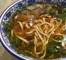 Sour Cabbage and Thinly Sliced Beef Noodles