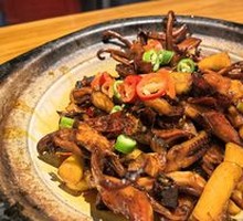 鸭舌鱿鱼啫啫煲