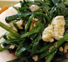 Stir-fried eggs with chives