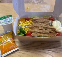 Signature Steak and Chicken Platter Salad