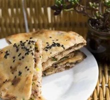Preserved Vegetable Braised Pork Buns